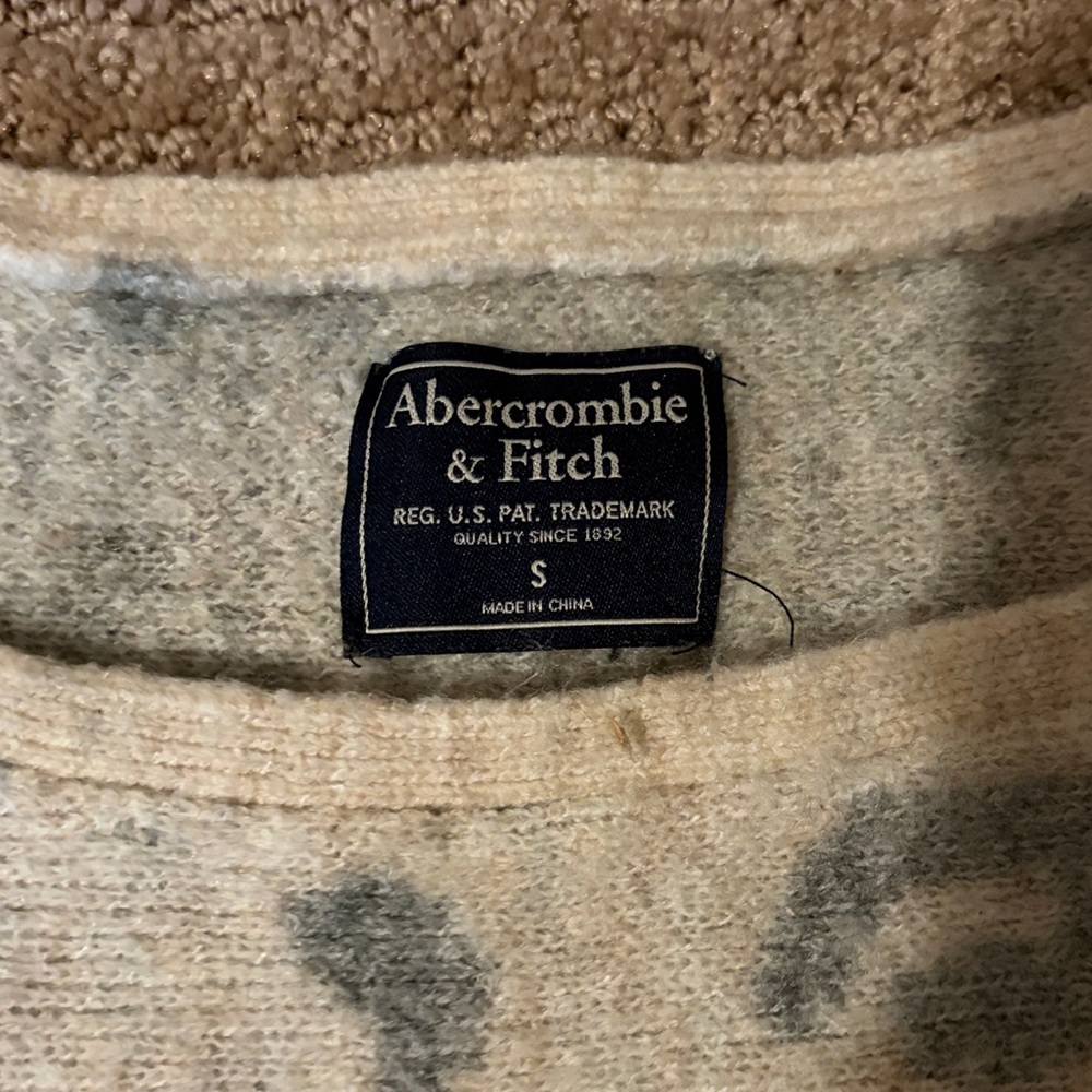 Abercrombie & Fitch Sweater - Picture 2 of 3